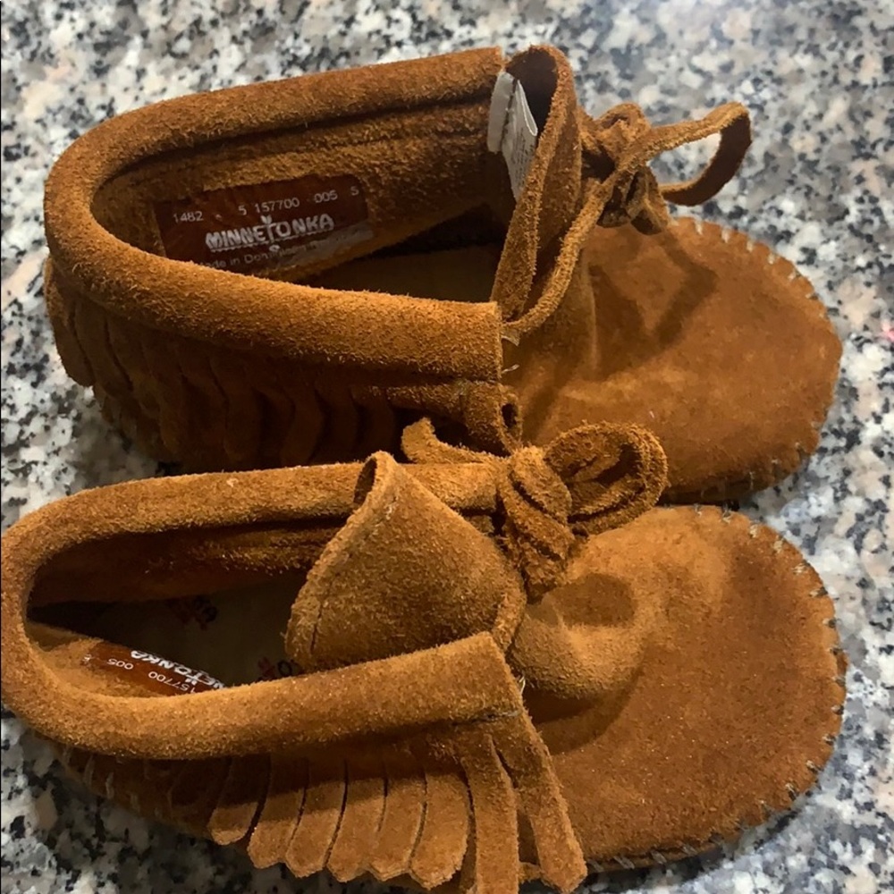 Minnetonka Moccasins- Sz 5 -Unisex